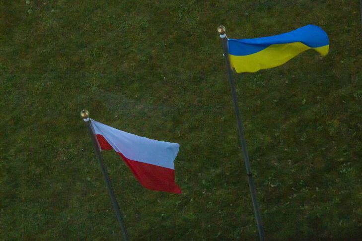 Рогов заподозрил Польшу в подготовке к захвату Западной Украины флаг