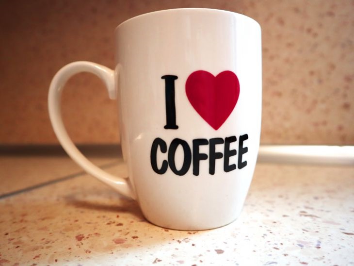 Какие продукты нельзя запивать чаем или кофе: серьезная угроза для здоровья Кружка