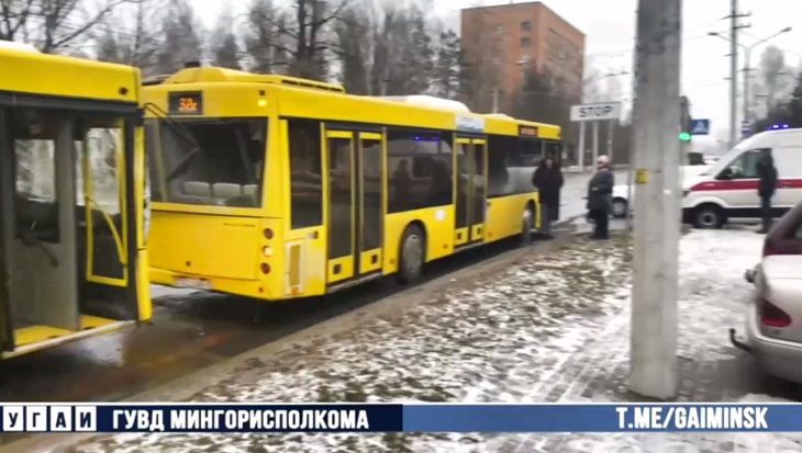 В Минске два автобуса столкнулись: 9 человек, включая 5 детей, госпитализировали