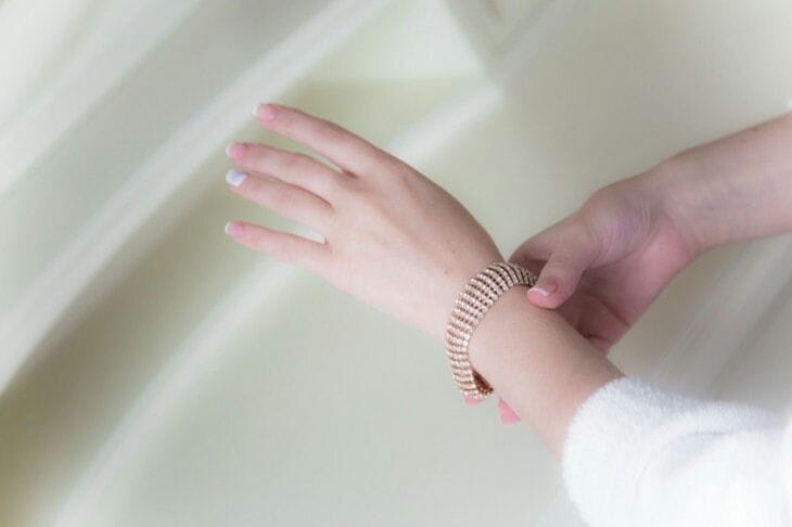 Как быстро высушить лак для ногтей: попробуйте облизать палец – работает Руки