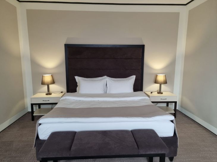 Спальня, кровать