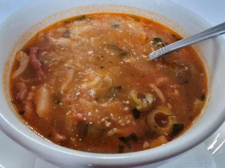 Мясников объяснил, помогает ли суп защититься от гастрита