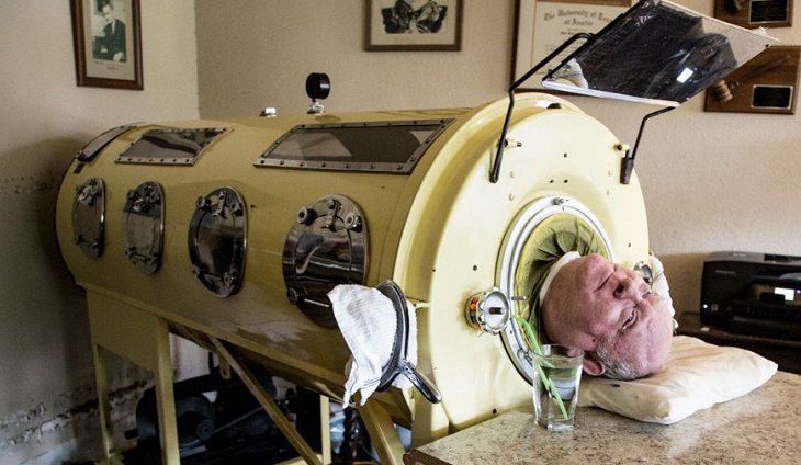 Проживший более 70 лет в «железном легком» американец скончался Александер