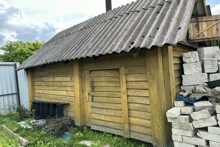 Разобрал сруб бани соседа и похитил баня