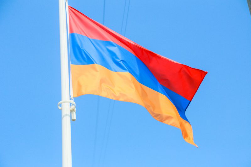 В Армении вооруженные люди ворвались в участок полиции