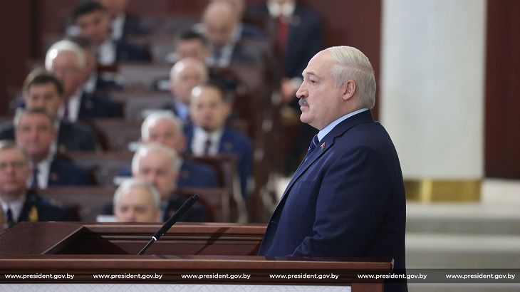 Лукашенко сообщил, что Западу не удалось изолировать Беларусь