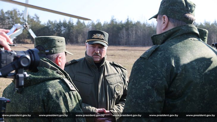 Лукашенко поручил пресекать провокации на границах Беларуси вооруженным путем – на уничтожение