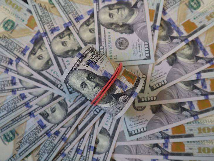 В Могилеве пенсионерка чуть не отдала мошенникам 25 000 долларов деньги
