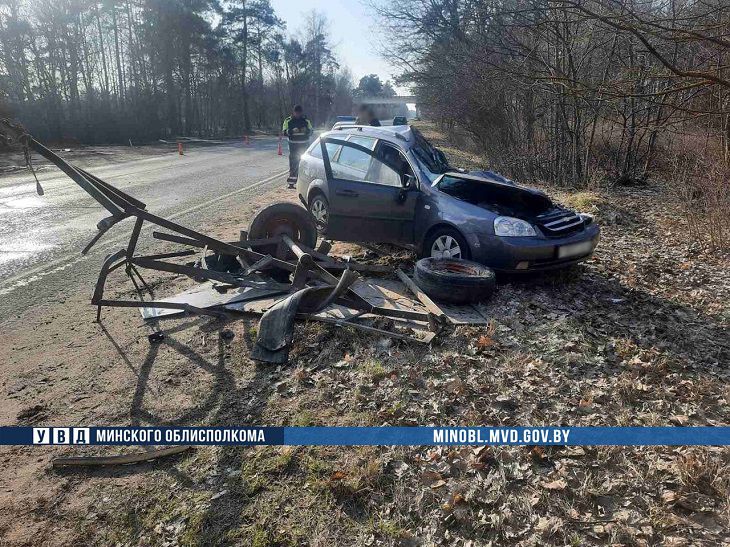 В Слуцком районе прицеп с досками убил водителя и тяжело ранил пассажира
