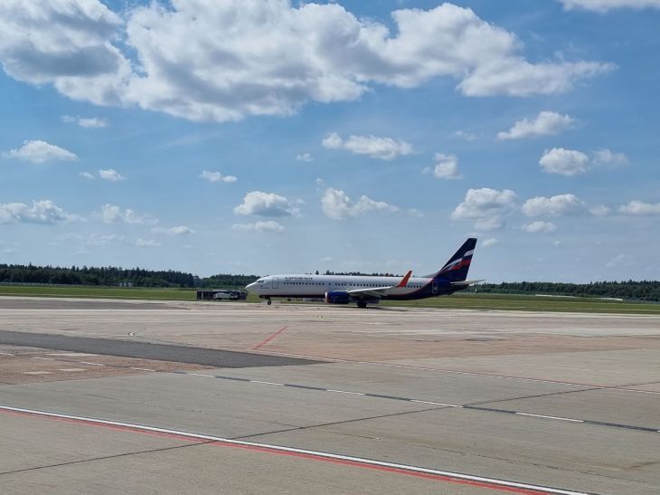 В московском аэропорту случилось ДТП: самолет столкнулся с машиной