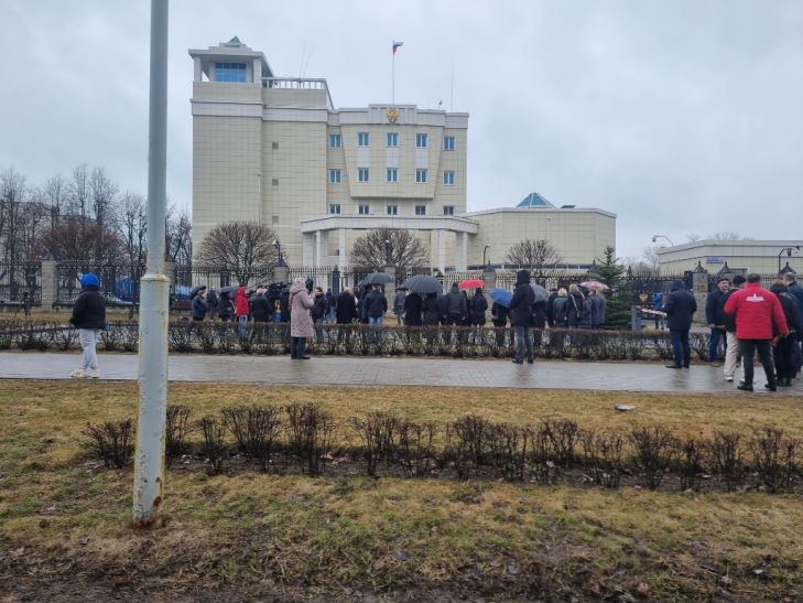 Медики борются за жизнь белоруса, который находится в крайне тяжелом состоянии после теракта в Подмосковье посольство