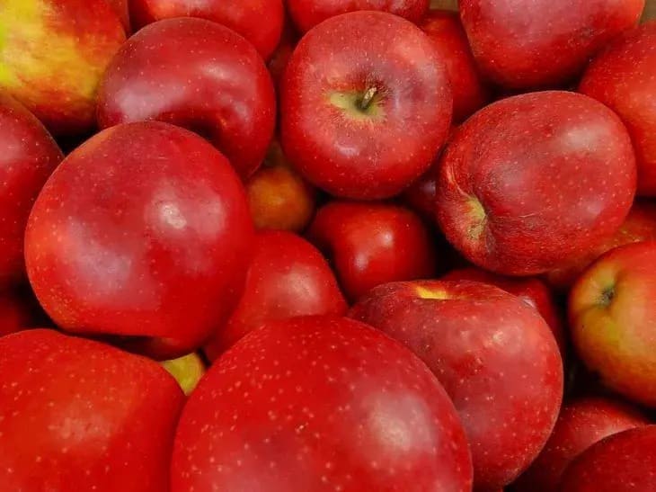 Почему каждый день надо есть яблоки: комментарий доктора 