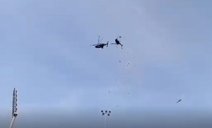 В Малайзии при столкновении двух вертолетов погибли 10 человек вертолет