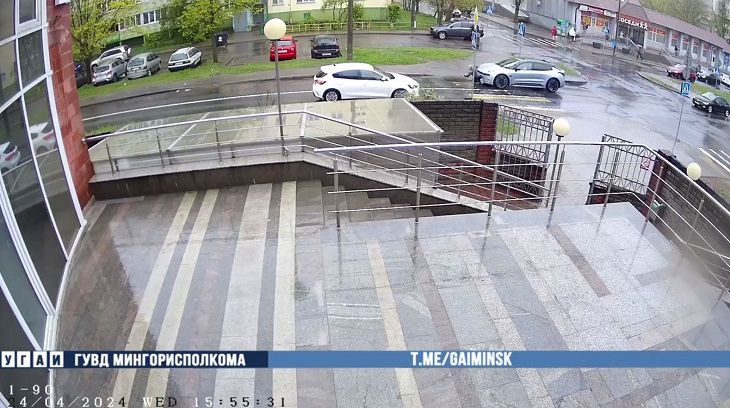 В Минске на пешеходном переходе женщина на кроссовере сбила девочку