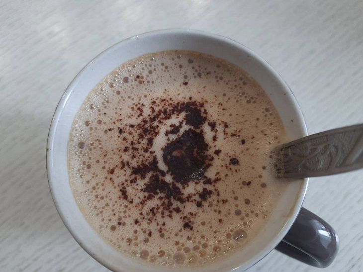 Зачем в кофе добавлять сливочное масло: кто и для чего его пьет кофе