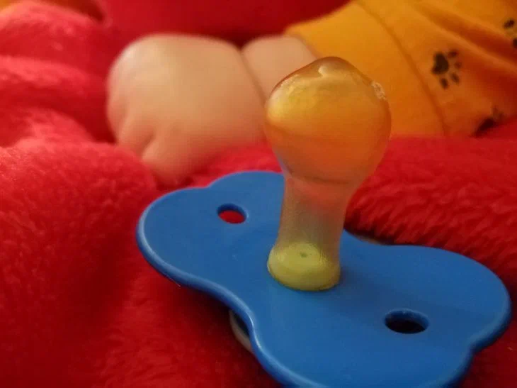 Что такое ЧНП и сколько раз младенец должен просыпаться за ночь: важная информация для молодых родителей Соска