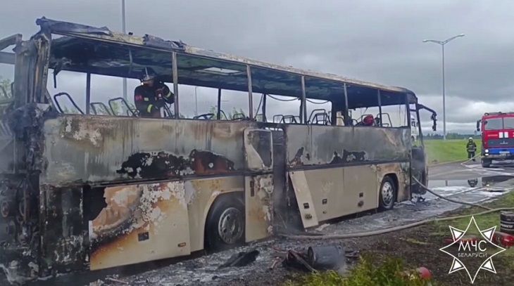 В Дзержинском районе на ходу загорелся автобус с детьми