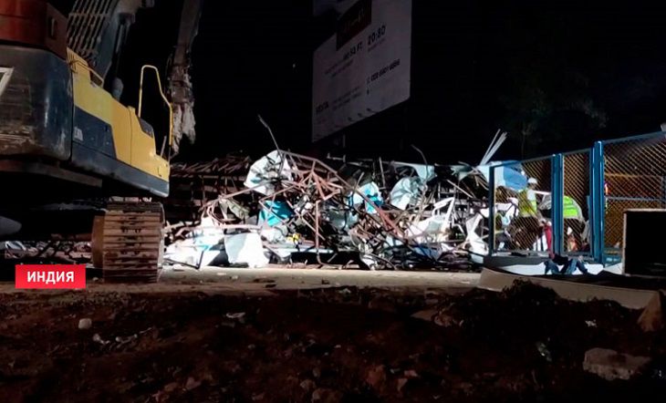 Количество жертв рухнувшего в Индии билборда выросло до 14 человек