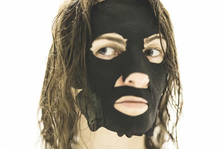 Маска на лице