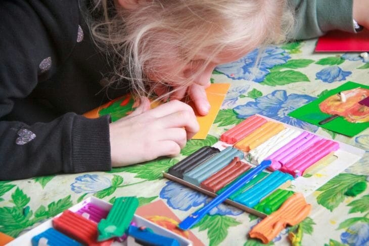 Пластилин – отличная игрушка, пока не окажется в волосах ребенка: 3 способа отмыть детей от пластилина Пластилин