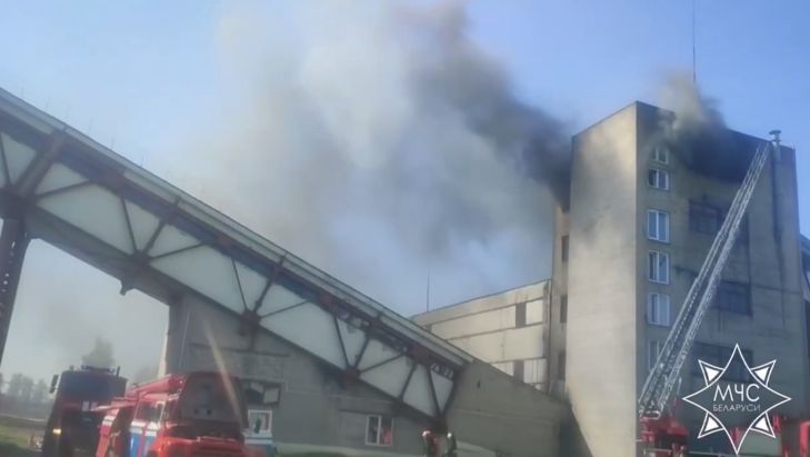 На территории Старобинского торфобрикетного завода был пожар: что известно на данный момент