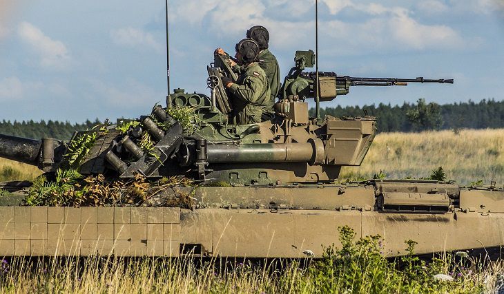 Польша перебрасывает боевую технику и солдат к границе с Россией