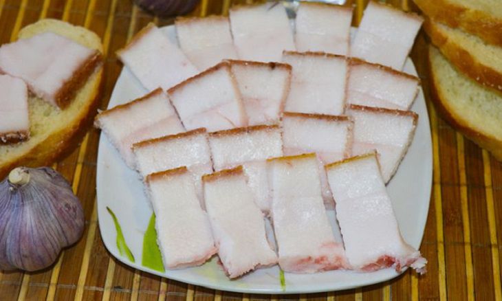 Свиное сало: 5 причин есть его регулярно по утрам сало