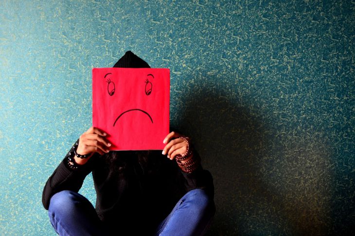 Без лишней драмы: 9 психологических хитростей, которые помогут человеку пережить стресс и эмоциональные потрясения Стресс