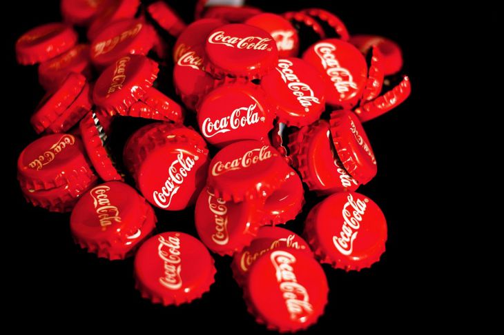 Coca-Cola планирует возобновить работу в России Крышки