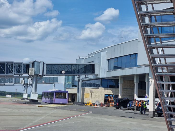 Удовлетворён иск прокурора Борисовского района о возмещении расходов, связанных с депортацией иностранца аэропорт