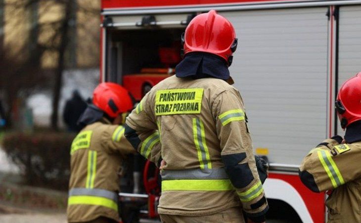 Взрыв прогремел на оружейном заводе в Польше, пострадали люди спасатель