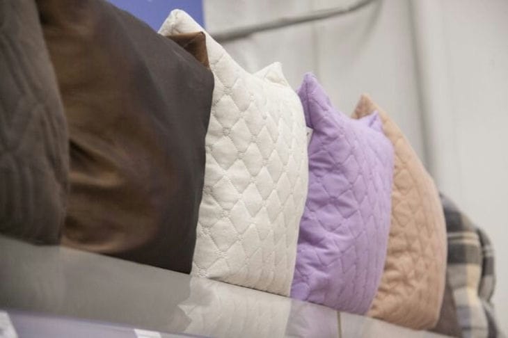 Как воплотить в интерьере тренд на многослойность: бесплатная консультация от дизайнера Подушки