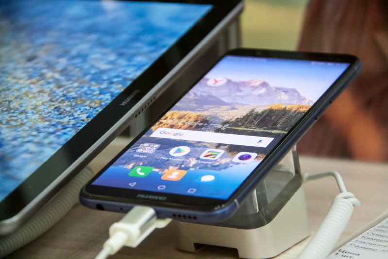Почему нельзя заряжать смартфон в жару: как выйти из сложной ситуации смартфон