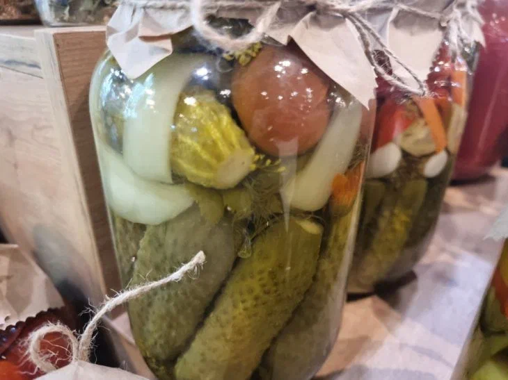 Как замариновать самые вкусные огурцы: гости не только огурчики съедят, но и от маринада ничего не оставят Закатки