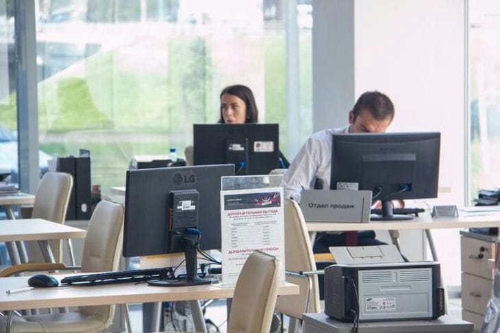 Полезно ли работать стоя: плюсы и минусы непривычной позы Офис