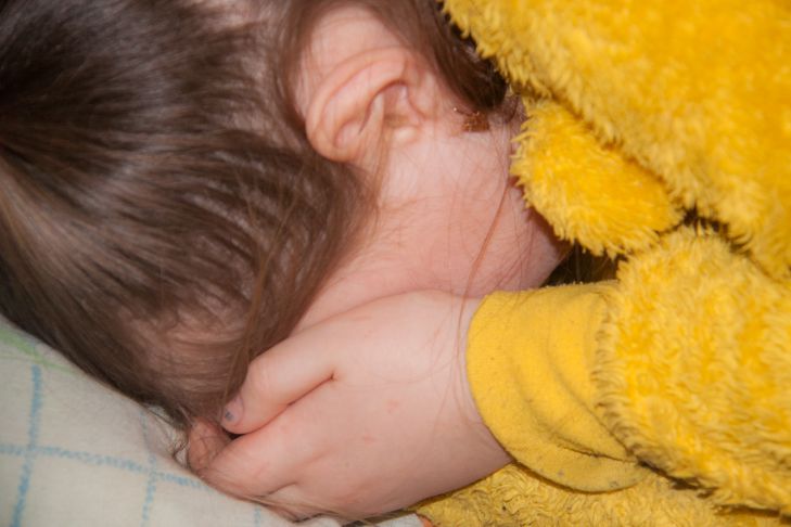 Ребенок начал плакать? Не требуйте от него перестать лить слезы - лучше произнесите эту фразу ребёнок