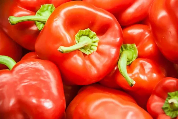 Как ускорить созревание перцев на грядках: успейте до холодов, чтобы не потерять урожай Перец