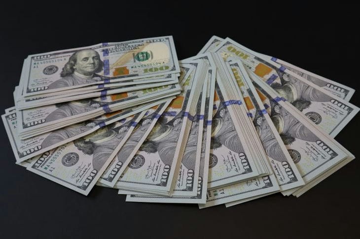 Можно ли откладывать деньги, если они постоянно куда-то уходят деньги