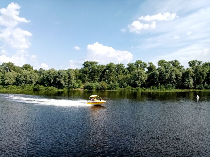 Природа, дача, рыбалка. Как проводят досуг белорусы, рассказали социологи водоем