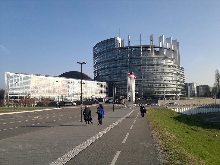 Европарламент одобрил кредит Украине на €35 млрд под доходы от активов РФ Европарламент