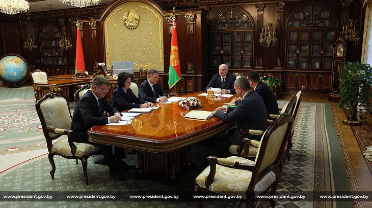 Лукашенко: экономика Беларуси позволяет направить больше денег на соцподдержку населения Александр Лукашенко