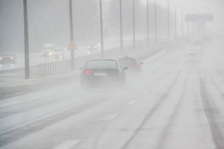 МВД предупредило белорусов о похолодании, гололедице, снеге и мощном ветре автомобиль