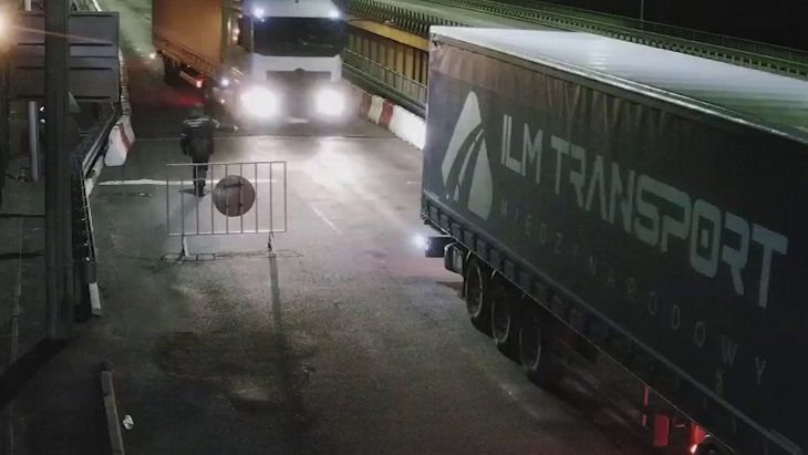 На хребтовой балке. Белорус хотел ввезти из Польши электронику на 82 000 рублей фуры