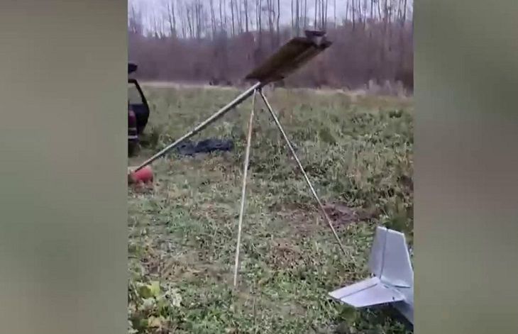 На границе Беларуси с Литвой задержали мужчин с БПЛА и катапультой техника