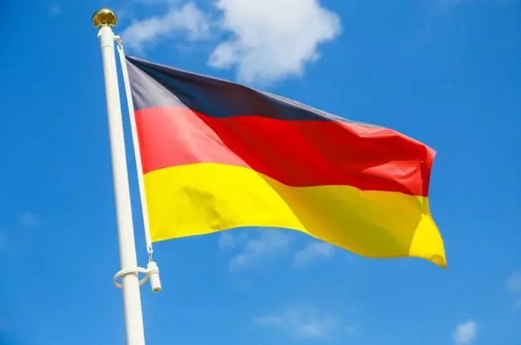 Германия установила личности двух подозреваемых в подрывах «Северных потоков» флаг