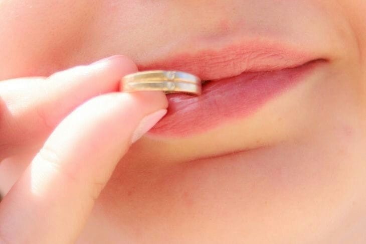 Как заполучить мужчину мечты: покажите ему, что он вам безразличен Кольцо