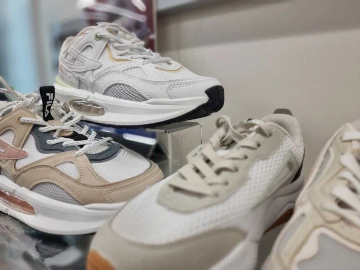 Какие кроссовки попали в Книгу рекордов Гиннесса: они стали самыми продаваемыми в истории Кроссовки