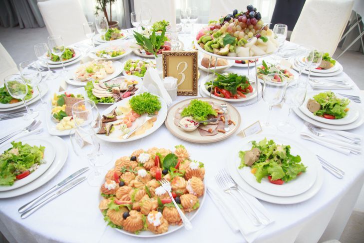 Цена может удивить. Названа стоимость новогоднего банкета в санаториях Беларуси еда