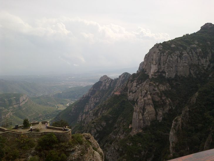 В горах Каталонии погиб основатель Mango, испанский миллиардер Исак Андик горы