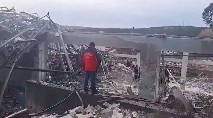 Взрыв на заводе в Турции: не менее 12 человек погибли человек